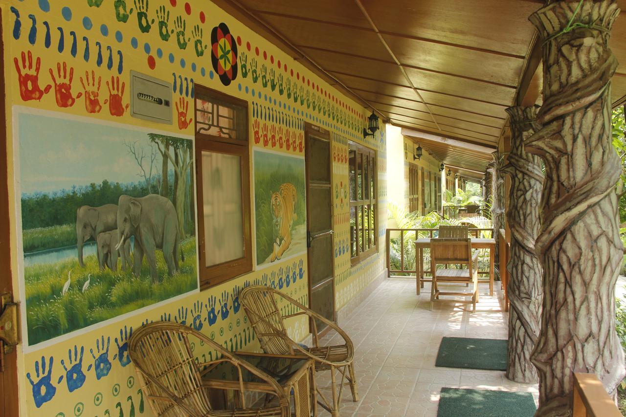 Rhino Land Jungle Lodge ソーラハ エクステリア 写真